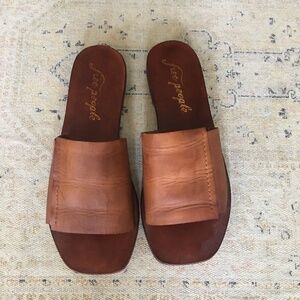 Free People Leather Sandals SIZE 38 NEW Women's Shoes (SIZE 8)